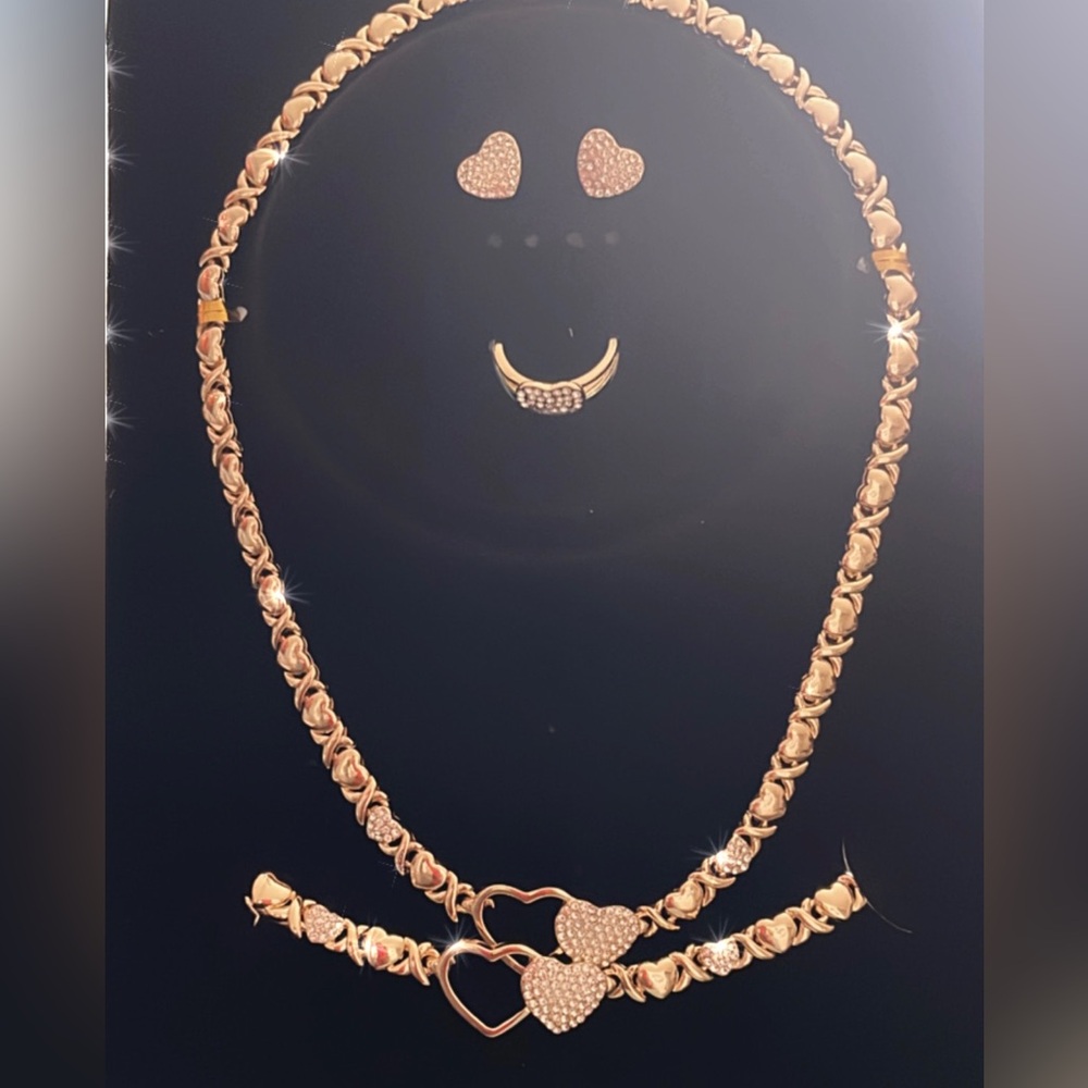 Beautiful 18k gold plated set. New